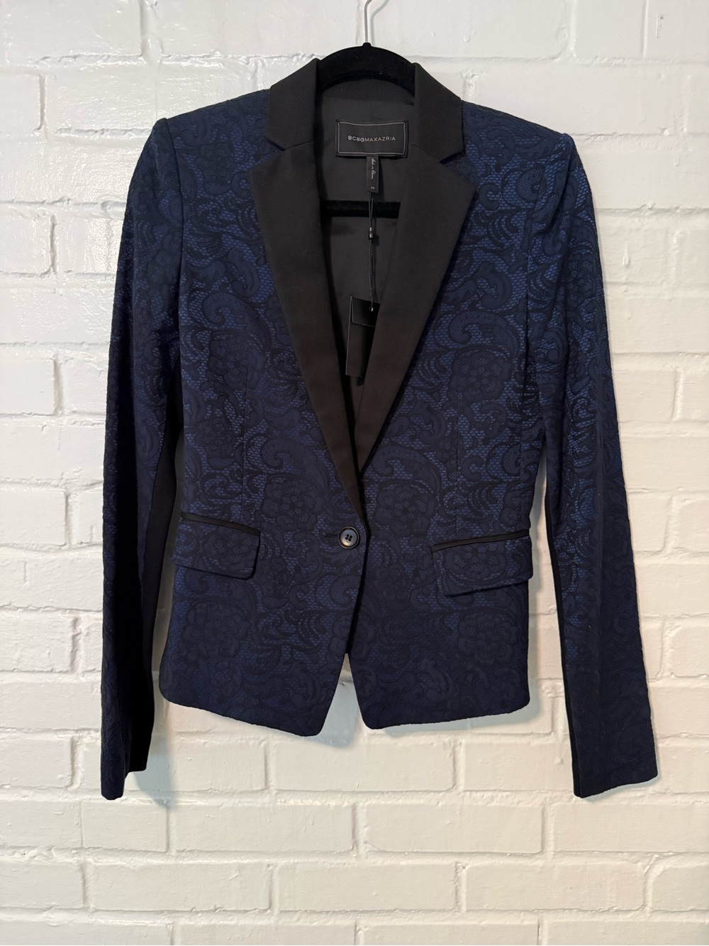 NEW w/tags BCBG MAXAZRIA Navy Paisley Jacquard Blazer with Black Satin Lapel